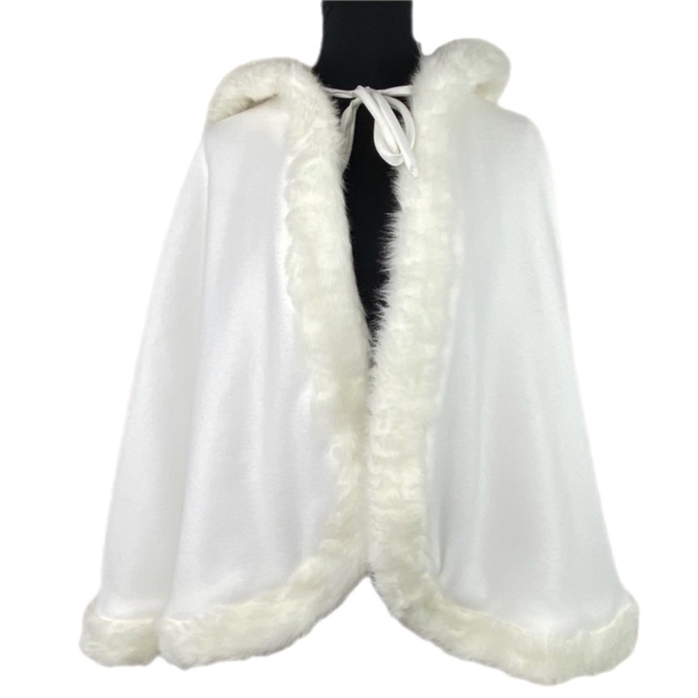 Reversible White Bridal Wedding Cape Faux Fur Trim Satin White & Faux Fur​​​​​ - Picture 7 of 14